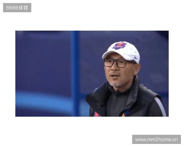 帽子上用中文写着努力、忍耐、牺牲,张外龙:是我作为教练的哲学 帽子上用中文写着努力、忍耐、牺牲,张外龙:是我作为教练的哲学