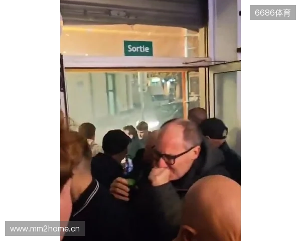 邮报：纽卡球迷在法国遇袭，被马赛球迷投掷催泪瓦斯